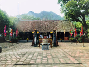 Thượng (Upper) temple courtyard