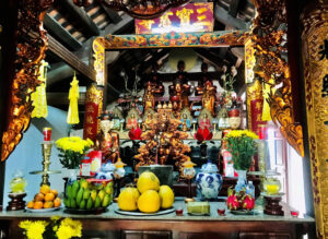 The Buddha altar at Nhat Tru