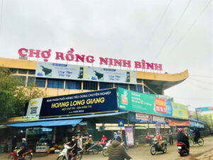 the Cho Rong ( Dragon Market ) at Ninh Binh city
