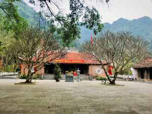 Hoa Lu cave campus