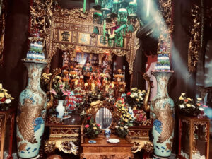 The main altar at Thung La